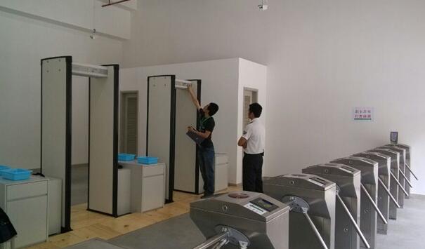 測(cè)溫安檢門(mén)