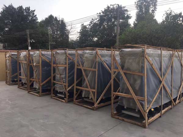 英龍240米大中華伸縮門駐守中航飛機(jī)