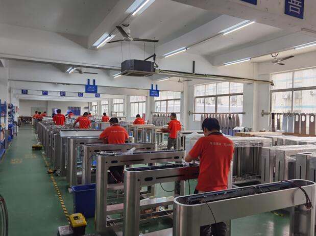 羅拉的“倔強(qiáng)”：十七載只專注智能通道閘