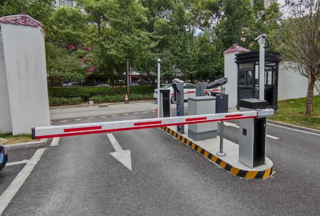 路外停車場無感停車、無感支付 提高通行效率