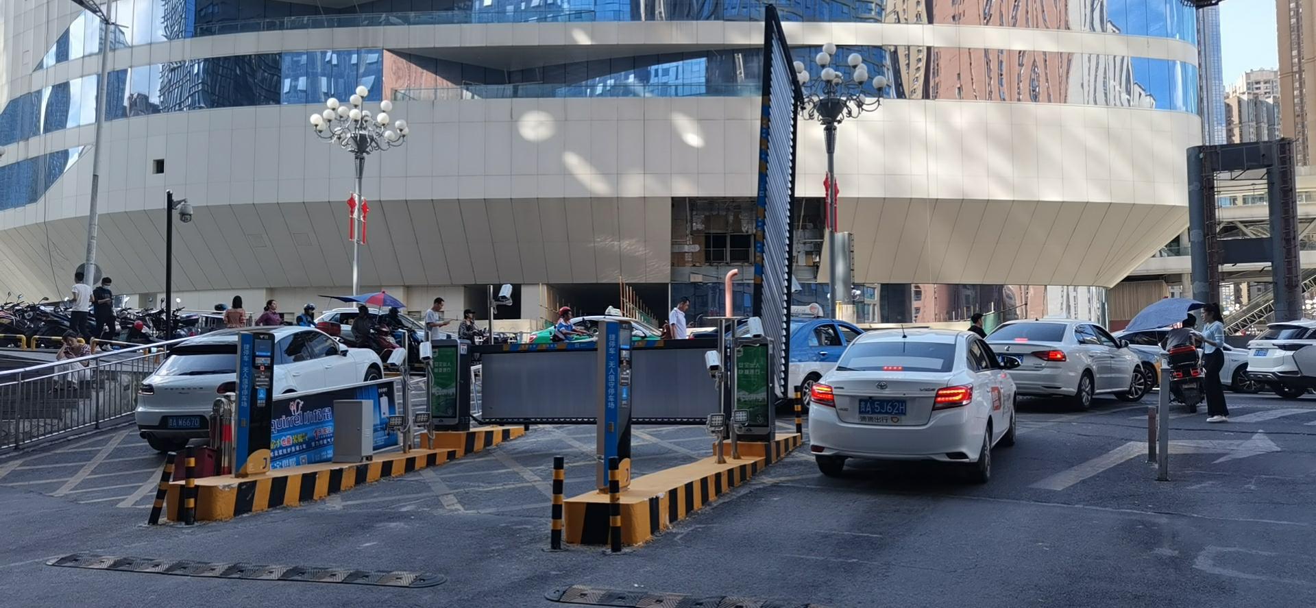 花果園所有車場(chǎng)車道均已完成捷停車·云托管升級(jí)改造