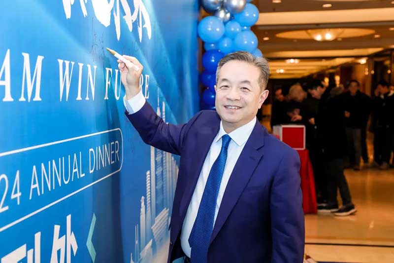 年會(huì)精彩紛呈 歡樂(lè)今宵“燃?jí)粝搿? /> 
</p>
<p>
	隨著諸多獎(jiǎng)項(xiàng)一一揭曉，不斷將年會(huì)掀起高潮，笑聲、掌聲、歡呼聲不時(shí)的在整場(chǎng)盛典活動(dòng)中蕩漾。亞薩合萊2024年年會(huì)在熱情、溫馨、歡樂(lè)的氣氛中圓滿結(jié)束，大家在歡聲笑語(yǔ)中共度了一個(gè)難忘的夜晚。
</p>
<p>
	<img src=