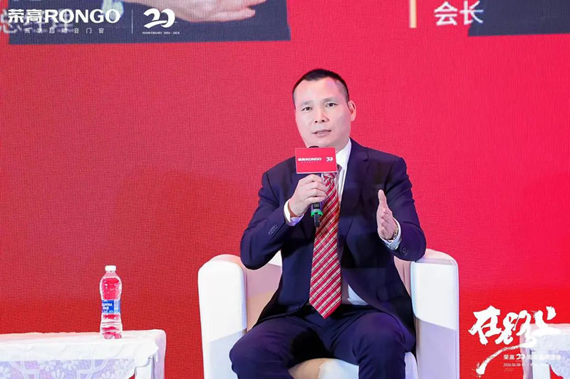 榮高伸縮門總經(jīng)理黃榮志