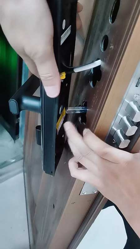 線路不要太過(guò)纏繞，也不要碰上天地鉤以免線路出錯(cuò)。