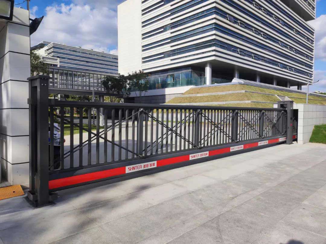 上海交通大學（張江高等研究院），采用重型懸臂門T908