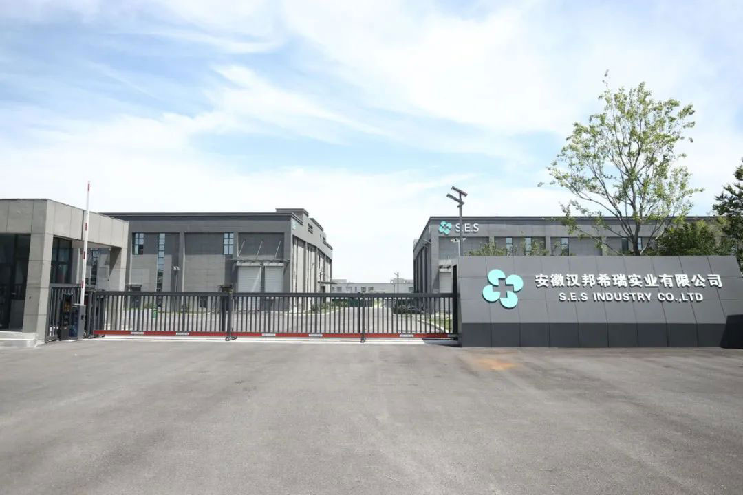 和雅863G段滑門+直桿道閘+鋁合金小門