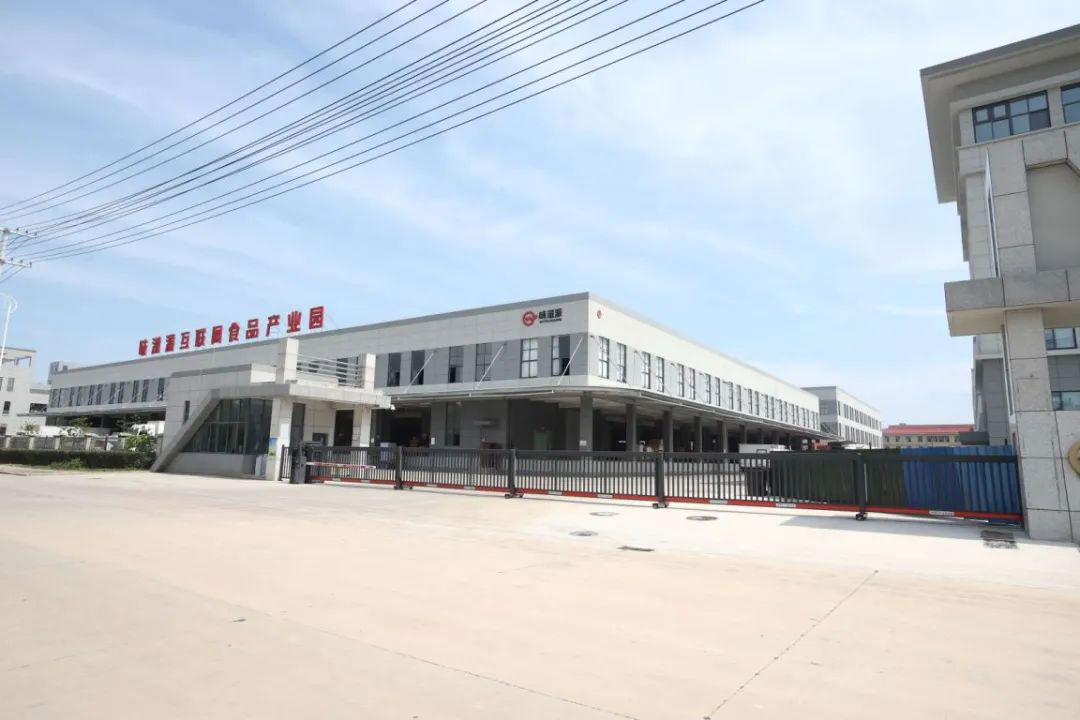 P806G智能直線段滑門+鋁合金廣告小門+直桿道閘+V18車牌識別