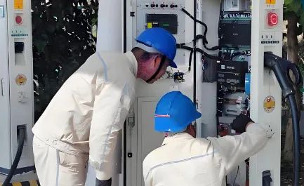 直流充電樁安裝現(xiàn)場