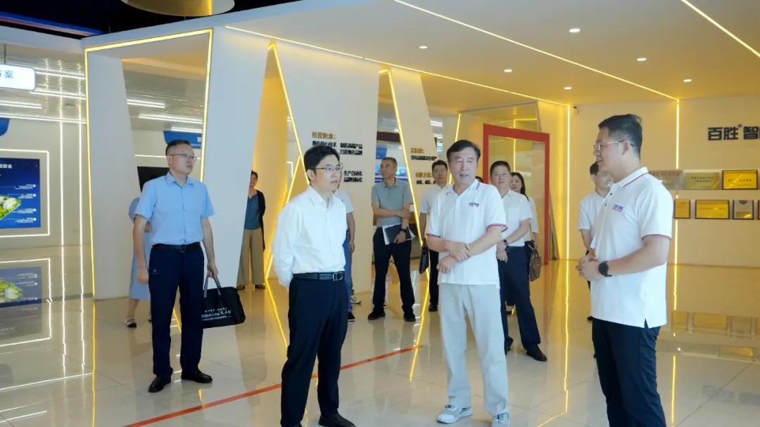 南昌市副市長(zhǎng)徐鶴飛蒞臨百勝智能調(diào)研