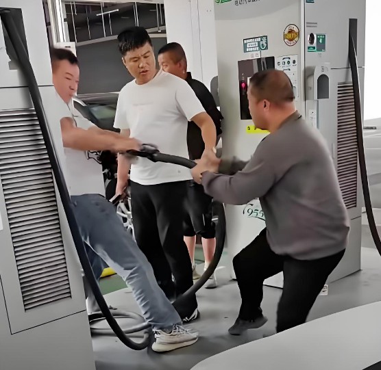 幾千元月租，破解車流高峰充電難題