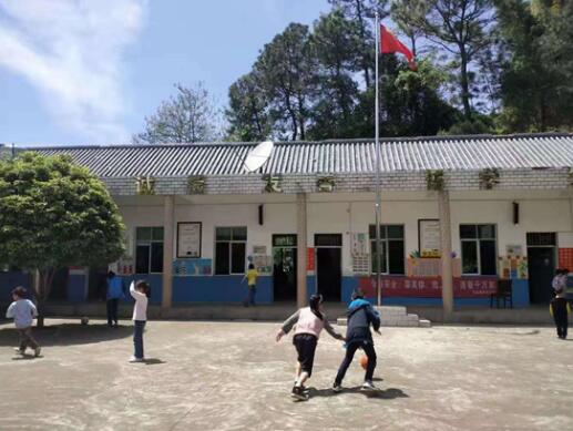 大愛無邊|堅朗對11所學校進行了捐資援建 