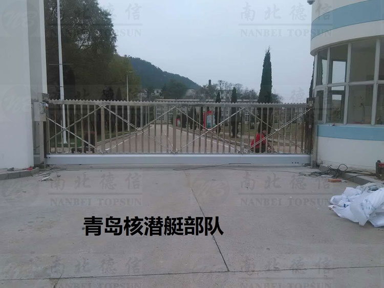 南北德信銳寶818S-6.9米無軌懸浮門安裝在青島核潛艇部隊(duì)工程