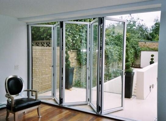 電動折疊門是如何工作的呢？