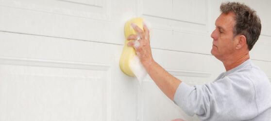 車庫門為什么要定期清洗，多久清洗一次？