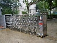 如何保養(yǎng)好不銹鋼伸縮門？