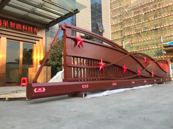 金鴻星“智能懸臂門”高端定制亮相宜昌809微度假小鎮(zhèn)