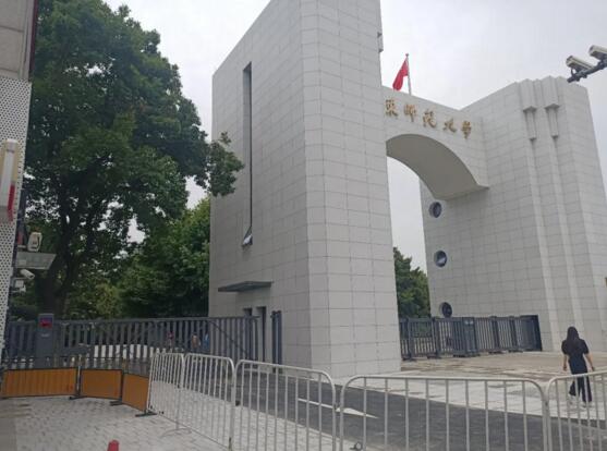 金鴻星懸臂門(mén)+伸縮平移門(mén)909C-20駐守華東師范大學(xué)