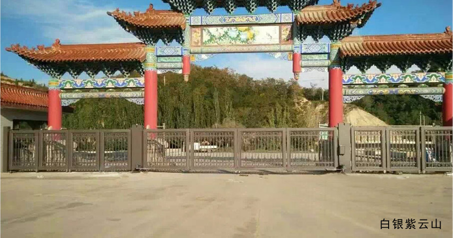 白銀紫云山懸折門工程案例 - 中出網-智能出入口與停車充電門戶