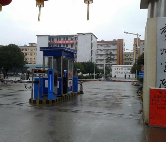 賀州學(xué)院道閘案例 - 中出網(wǎng)-智能出入口與停車充電門戶