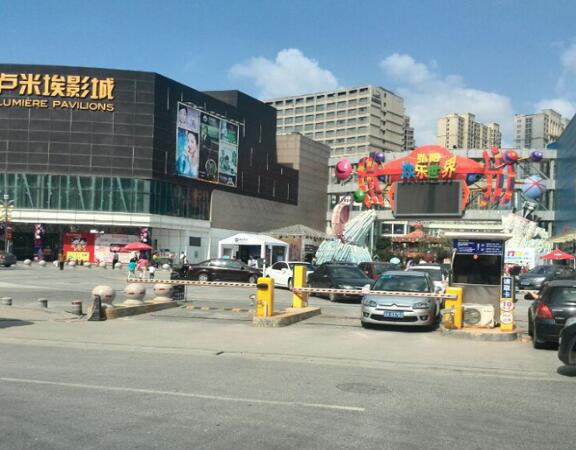 南京弘陽廣場道閘案例 - 中出網(wǎng)-智能出入口與停車充電門戶