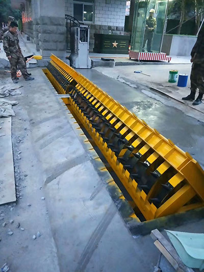 全自動液壓路障機