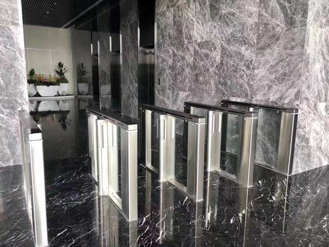 東莞保時(shí)捷大廈速通門(mén)案例 - 中出網(wǎng)-智能出入口與停車充電門(mén)戶