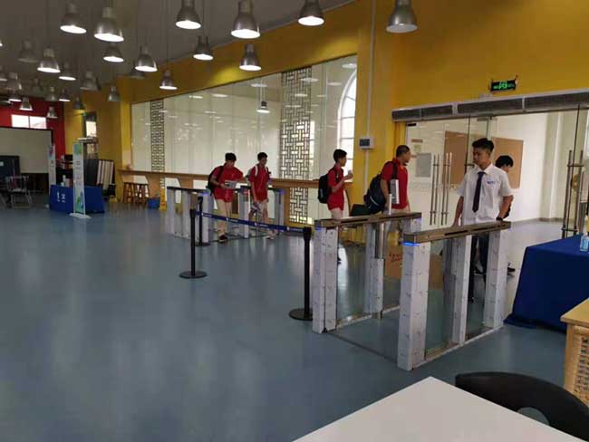 廣東英東中學速通門案例 - 中出網(wǎng)-智能出入口與停車充電門戶