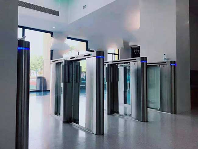 上海英國學(xué)校（浦西校區(qū)）速通門案例 - 中出網(wǎng)-智能出入口與停車充電門戶