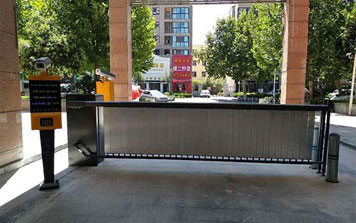 廣告道閘 - 停車場廣告道閘