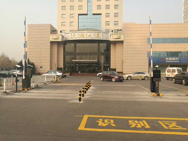 火炬大廈車牌識別系統(tǒng)案例 - 中出網(wǎng)-智能出入口與停車充電門戶
