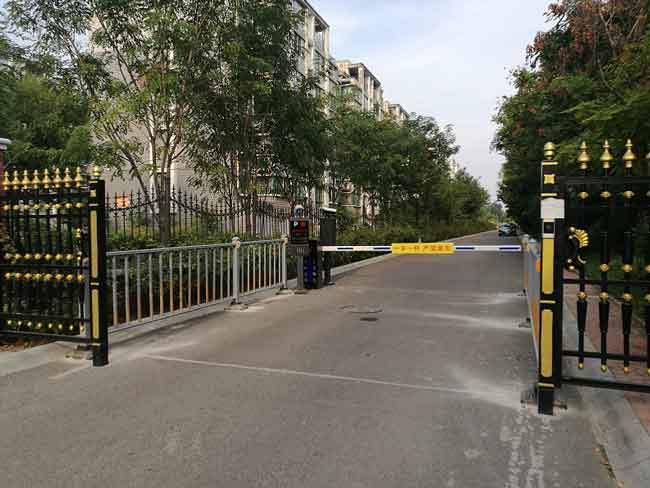 淄博遠(yuǎn)景別墅車牌識(shí)別系統(tǒng)案例 - 中出網(wǎng)-智能出入口與停車充電門戶