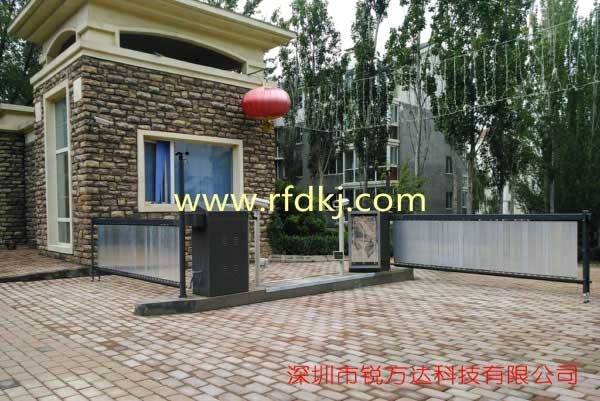 北京八達(dá)嶺清涼盛景別墅車牌識(shí)別+商業(yè)廣告道閘案例 - 中出網(wǎng)-智能出入口與停車充電門戶
