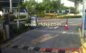 深圳龍華凱龍國際酒店廣告道閘案例