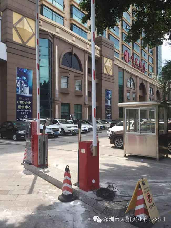 廣東惠州市行政服務中心車牌識別系統(tǒng) - 中出網(wǎng)-智能出入口與停車充電門戶