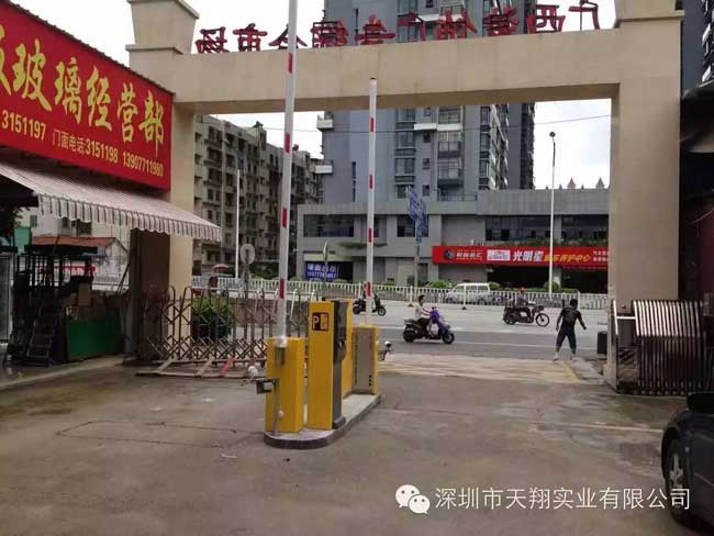廣西南寧裝飾廣告市場(chǎng)車牌識(shí)別系統(tǒng)案例 - 中出網(wǎng)-智能出入口與停車充電門戶