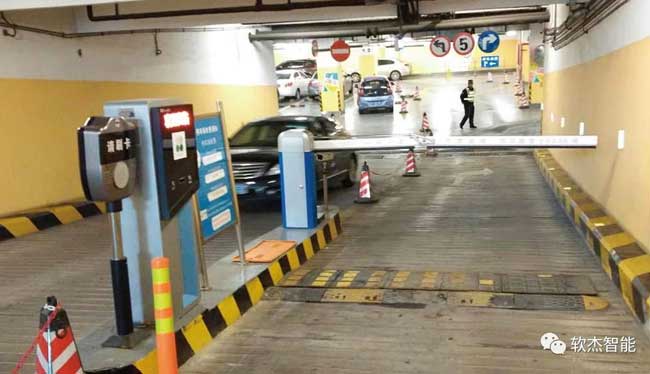 上海金橋國際商業(yè)廣場車牌識(shí)別系統(tǒng)案例 - 中出網(wǎng)-智能出入口與停車充電門戶