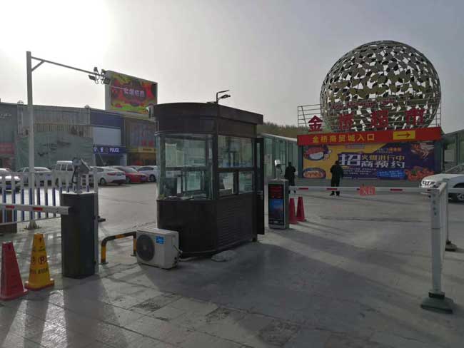 新疆阿克蘇鳳凰國際廣場道閘案列 - 中出網(wǎng)-智能出入口與停車充電門戶