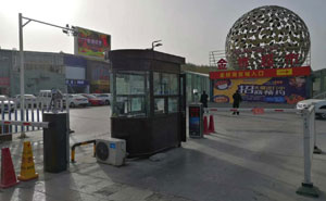 新疆阿克蘇鳳凰國際廣場道閘案列 - 中出網(wǎng)-智能出入口與停車充電門戶