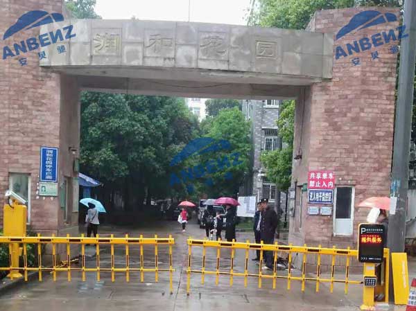 武漢市潤(rùn)和花園車牌識(shí)別系統(tǒng)工程案例 - 中出網(wǎng)-智能出入口與停車充電門戶