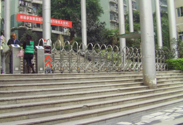 伸縮門案例十五 - 中出網(wǎng)-智能出入口與停車充電門戶