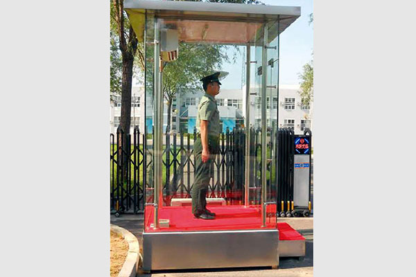 不銹鋼玻璃崗?fù)? /></div>
        <div   id=