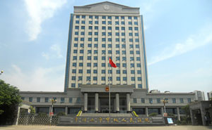 平頂山市中級(jí)人民法院伸縮門(mén)案例 - 中出網(wǎng)-智能出入口與停車充電門(mén)戶