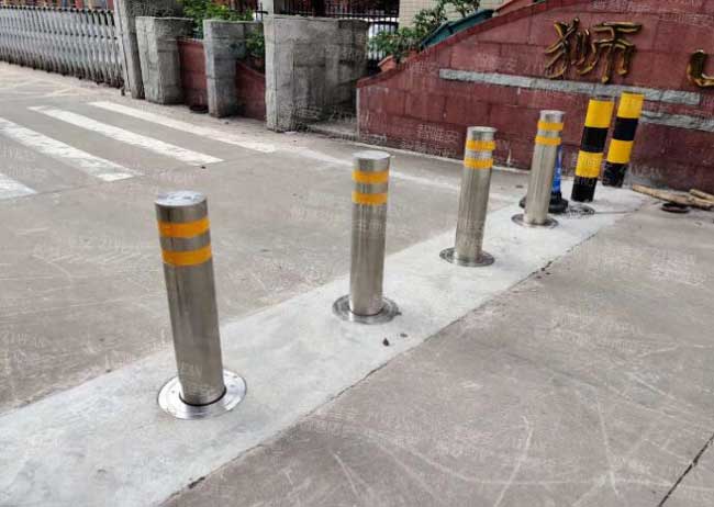 獅山中心小學(xué)升降柱案例 - 中出網(wǎng)-智能出入口與停車充電門戶