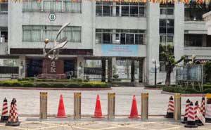 儒林第一小學(xué) - 中出網(wǎng)-智能出入口與停車(chē)充電門(mén)戶(hù)