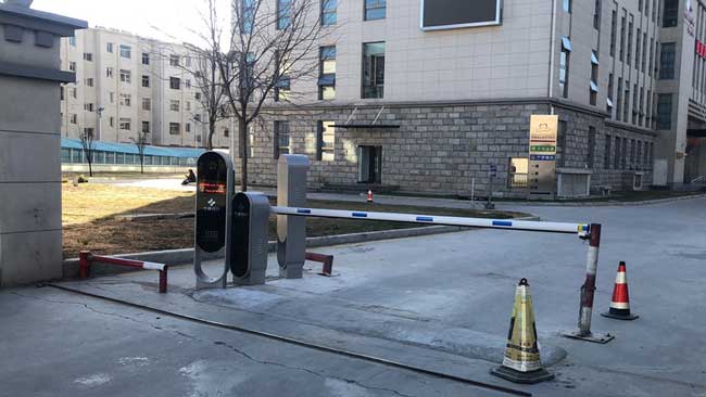 西藏自治區(qū)人民醫(yī)院華睿智興智能停車管理系統(tǒng)案例 - 中出網(wǎng)-智能出入口與停車充電門戶