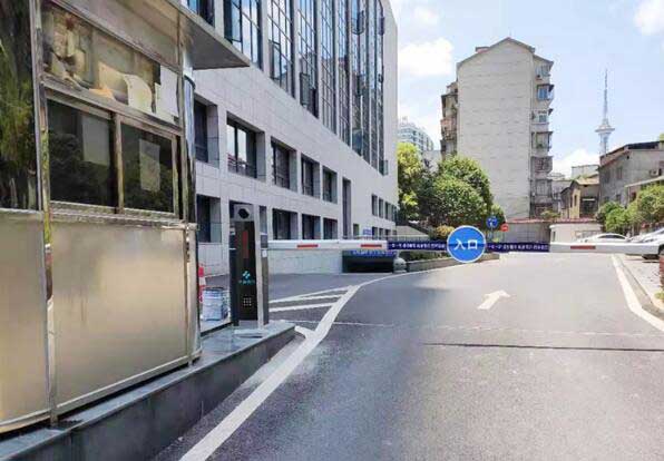 株洲東帆大廈停車場系統(tǒng)案例 - 中出網(wǎng)-智能出入口與停車充電門戶