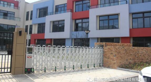 定海區(qū)艾格幼兒園伸縮門（380A2屏風門）