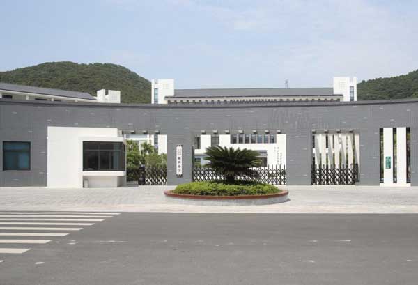 舟山城西小學電動伸縮門案例 - 中出網(wǎng)-智能出入口與停車充電門戶