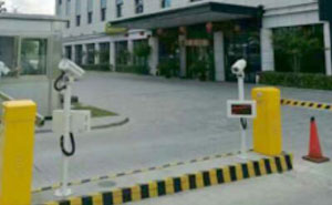 上海森景大酒店車牌識(shí)別系統(tǒng)案例 - 中出網(wǎng)-智能出入口與停車充電門戶