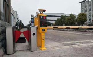 山東省滕州市科利機(jī)電車牌識別系統(tǒng)案例 - 中出網(wǎng)-智能出入口與停車充電門戶